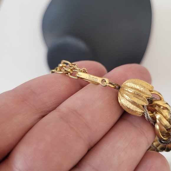 Vintage Trifari twisted gold and silver choker chain necklace - Picture 9 of 10